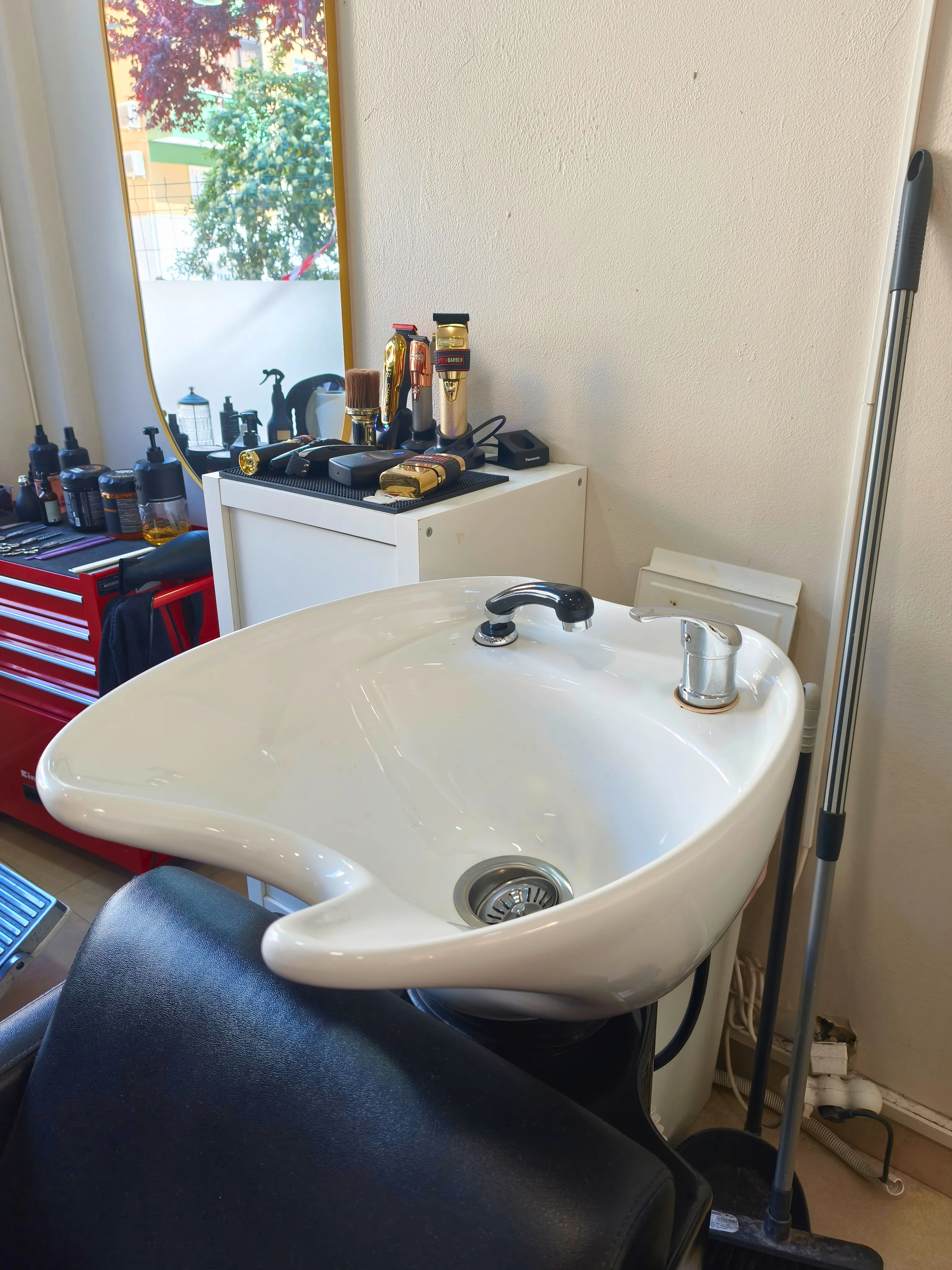 Lavatório ergonómico para lavagem de cabelo em Casal de São Brás, Amadora