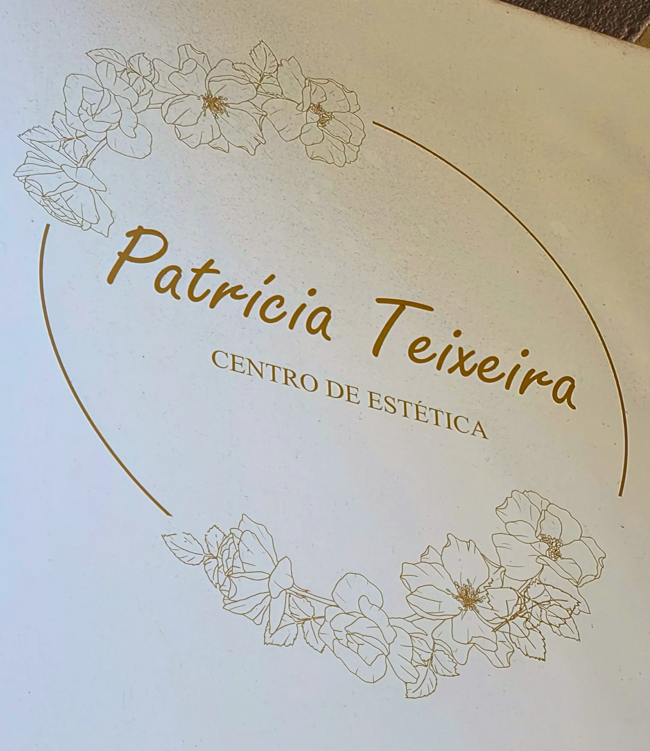 Logo Patrícia Teixeira Centro de Estética na fachada em Casal de São Brás