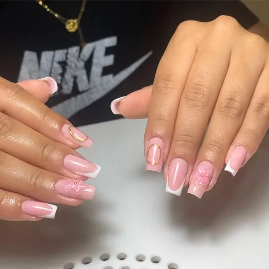 Manicure clássica natural e elegante em Casal de São Brás, Amadora