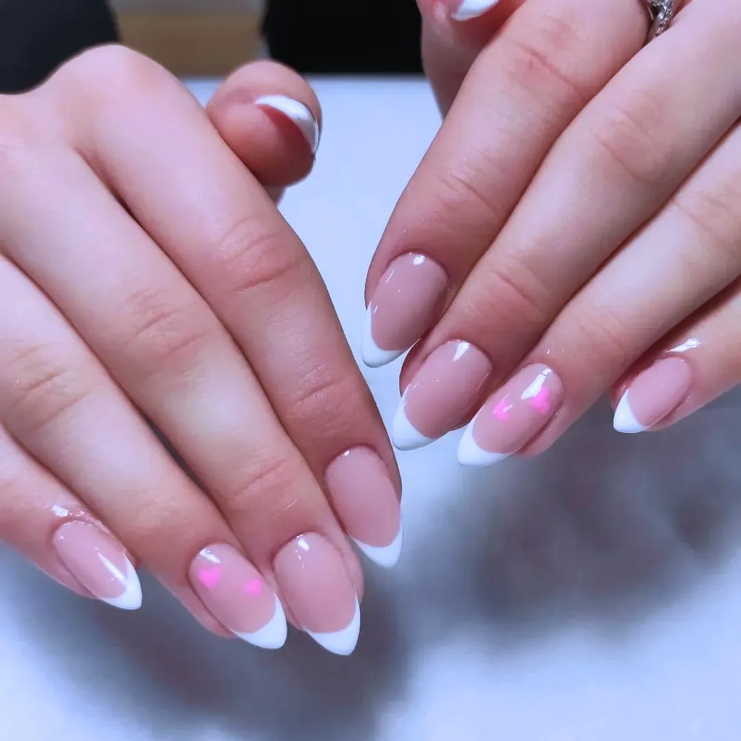 Manicure gel cor vibrante acabamento impecável em Amadora